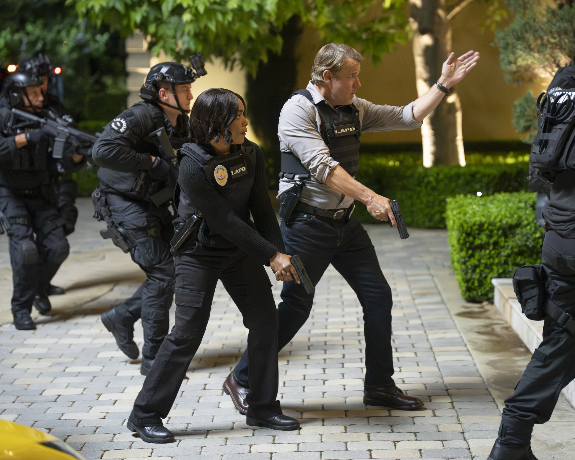 9-1-1: 9×17 “I Got You Babe” Preview Stills & Screencaptures